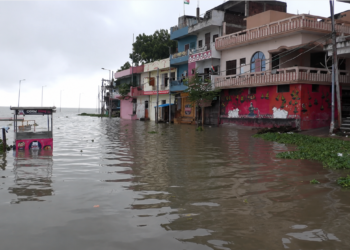 Prayagraj और Ghazipur समेत कई जिलों में Ganga का जलस्तर बढ़ा