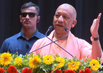 Lucknow में CM Yogi Adityanath का Akhilesh Yadav पर करारा प्रहार