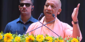 Lucknow में CM Yogi Adityanath का Akhilesh Yadav पर करारा प्रहार