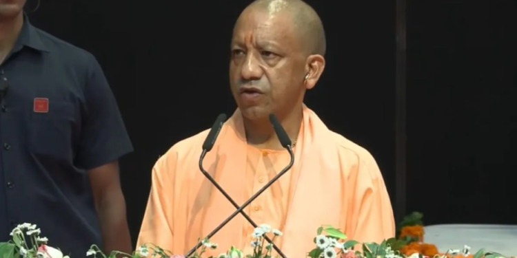 ogi Adityanath ने Gorakhpur में युवाओं को दिया सफलता का मंत्र, Nitin Nabin ने बुलाई अहम बैठक