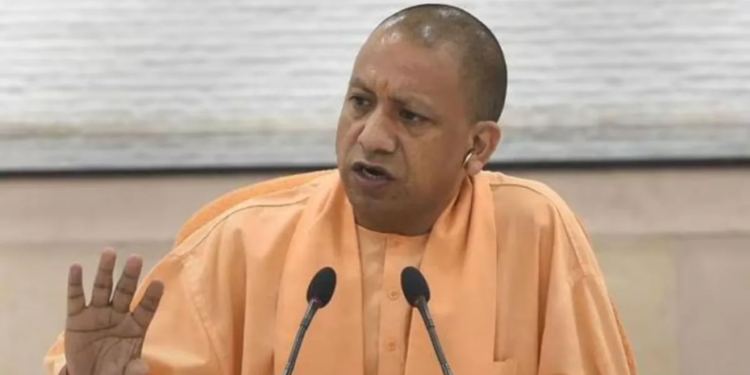 Yogi Adityanath ने Lucknow में कानून-व्यवस्था, अपराध नियंत्रण और बाढ़ राहत कार्यों की समीक्षा की
