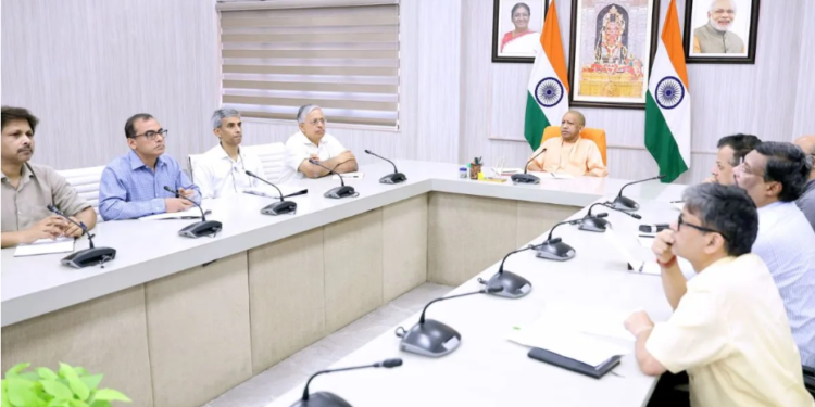 CM Yogi Adityanath ने Lucknow में समीक्षा के दौरान दिए अहम निर्देश