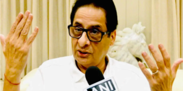 Vashu Bhagnani की तबीयत बिगड़ी, London अस्पताल में भर्ती; फिल्म फंडिंग जांच के बीच बढ़ी हलचल