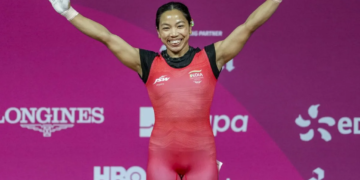 Mirabai Chanu ने रचा इतिहास, 28 साल बाद India को मिला वेटलिफ्टिंग मेडल