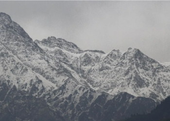 Nepal के हिमलुंग हिमाल में बड़ा हिमस्खलन, 10 लापता; चेतावनी के बावजूद बेस कैंप में रुके थे कुछ लोग