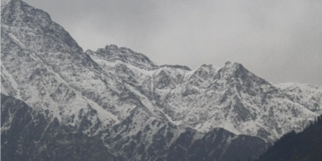 Nepal के हिमलुंग हिमाल में बड़ा हिमस्खलन, 10 लापता; चेतावनी के बावजूद बेस कैंप में रुके थे कुछ लोग