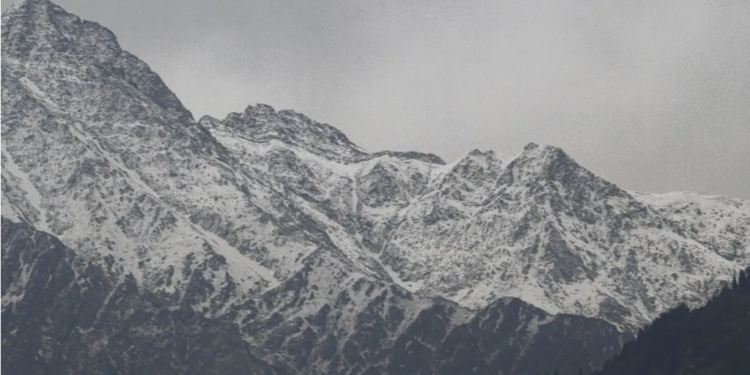 Nepal के हिमलुंग हिमाल में बड़ा हिमस्खलन, 10 लापता; चेतावनी के बावजूद बेस कैंप में रुके थे कुछ लोग
