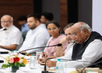 SIR विवाद पर विपक्ष का महामंथन, Gyanesh Kumar के खिलाफ संसद में महाभियोग की तैयारी