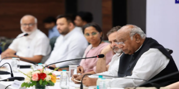 SIR विवाद पर विपक्ष का महामंथन, Gyanesh Kumar के खिलाफ संसद में महाभियोग की तैयारी