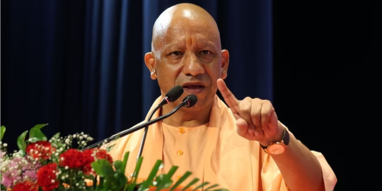 Yogi Adityanath ने UPCOS की शुरुआत कर Lucknow से आउटसोर्स कर्मचारियों को दी बड़ी सौगात