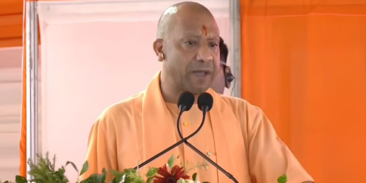 Uttar Pradesh के Lucknow में 818 युवाओं को नौकरी, Yogi Adityanath ने भर्ती व्यवस्था पर कही बड़ी बात