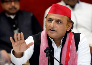 SIR विवाद पर Akhilesh Yadav का हमला, Supreme Court से की स्वतः संज्ञान की मांग