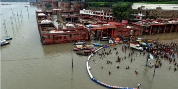 Prayagraj के Bakshi Bandh और Salori में घुसा बाढ़ का पानी, NDRF और SDRF तैनात