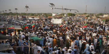 Imran Khan की रिहाई के लिए PTI का लॉन्ग मार्च, Islamabad में धारा 144 से बढ़ी सख्ती
