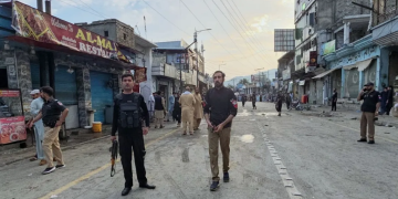 Imran Khan की रिहाई के मार्च के बीच Pakistan में बड़ा फैसला, Khyber Pakhtunkhwa में इमरजेंसी से बढ़ा राजनीतिक टकराव