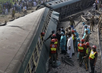 Multan में Rahman Baba Express हादसा: 5 यात्रियों की मौत, 30 घायल; पाकिस्तान की रेल सुरक्षा पर फिर सवाल