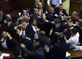 Armenia Parliament में सत्ता पक्ष और विपक्ष के सांसदों में जमकर मारपीट, डिप्टी स्पीकर ने भी फेंकी कुर्सी
