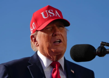Iran की बदहाल अर्थव्यवस्था पर Trump का दावा, महंगाई 300% और तेल संकट का जिक्र; मजबूत डॉलर को बताया अमेरिका की ताकत