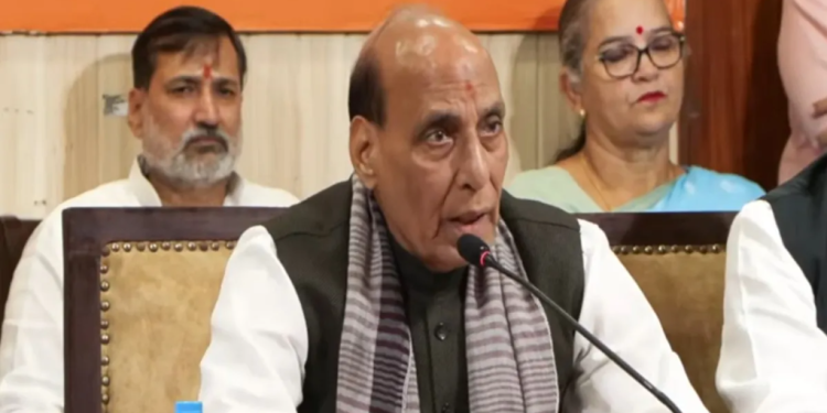 Lucknow में Rajnath Singh ने Rahul Gandhi को दी सलाह, बोले- लोकतंत्र अराजकता से नहीं चलता