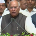 Kharge के बयान पर BJP-Congress में टकराव तेज, Amit Shah से Giriraj Singh तक ने घेरा; माफी और इस्तीफे की मांग