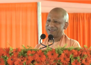 Balrampur में Yogi Adityanath का विपक्ष पर हमला, Akhilesh को Ayodhya से चुनाव लड़ने की चुनौती