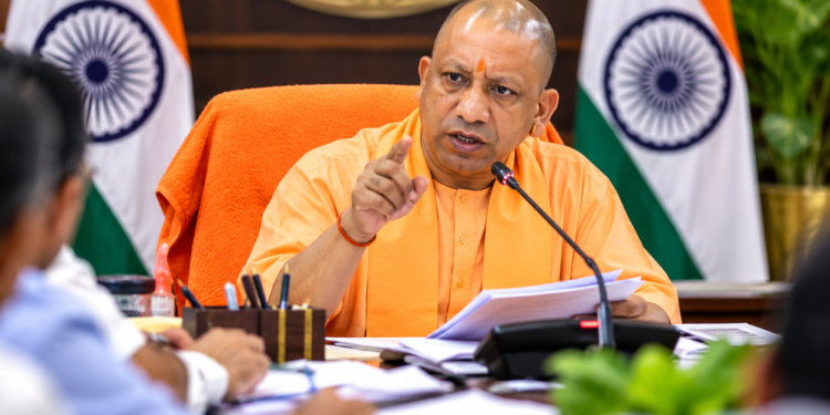 Uttar Pradesh में महिलाओं की कमाई बढ़ाने से लेकर किसान बच्चों की पढ़ाई तक, Yogi सरकार ने बढ़ाए अवसर