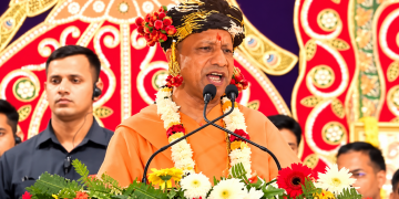 Gorakhpur में Yogi Adityanath ने विजयादशमी पर दिया एकता का संदेश, Ram और Ravan के उदाहरण से समाज को बांटने वालों पर निशाना